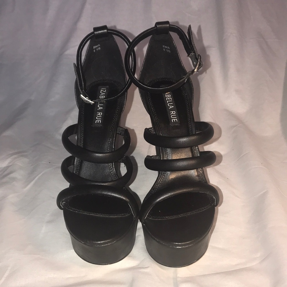 Izabella Rue Solid Black Wedges